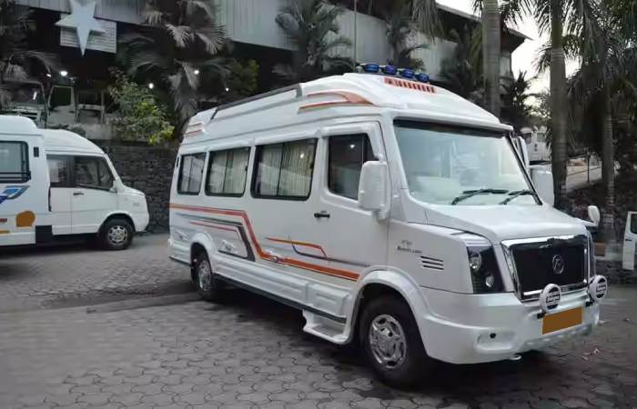 17 Seater Tempo Traveller